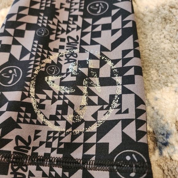 Zumba cropped leggings.  Size medium - Picture 6 of 16